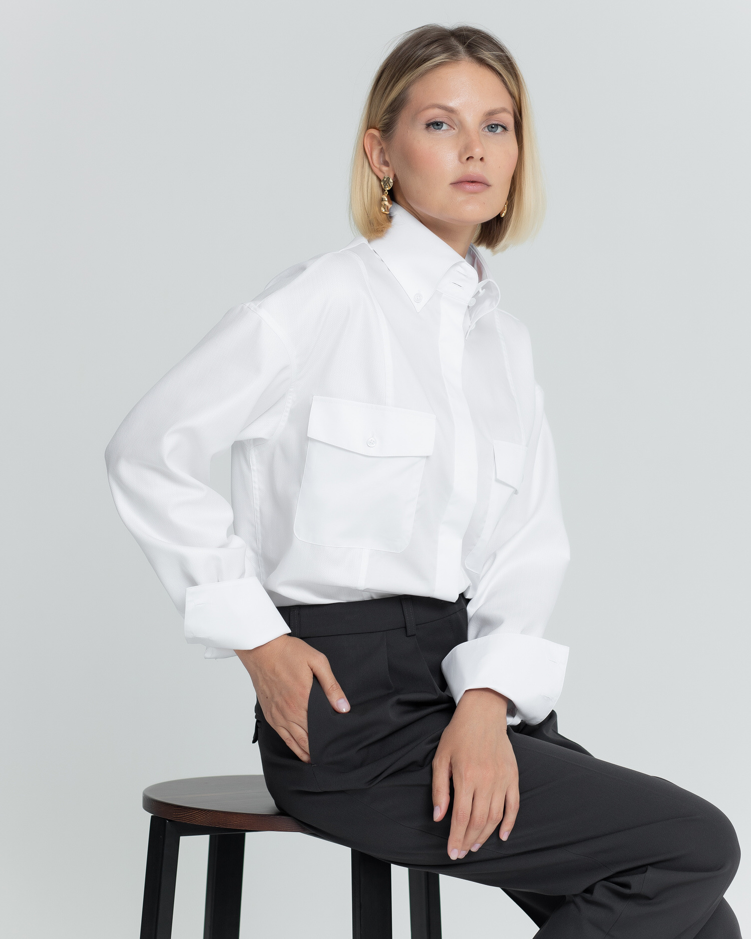 Женская белая рубашка с пышным рукавом под пуговицы с карманами - 8382 от ByME 