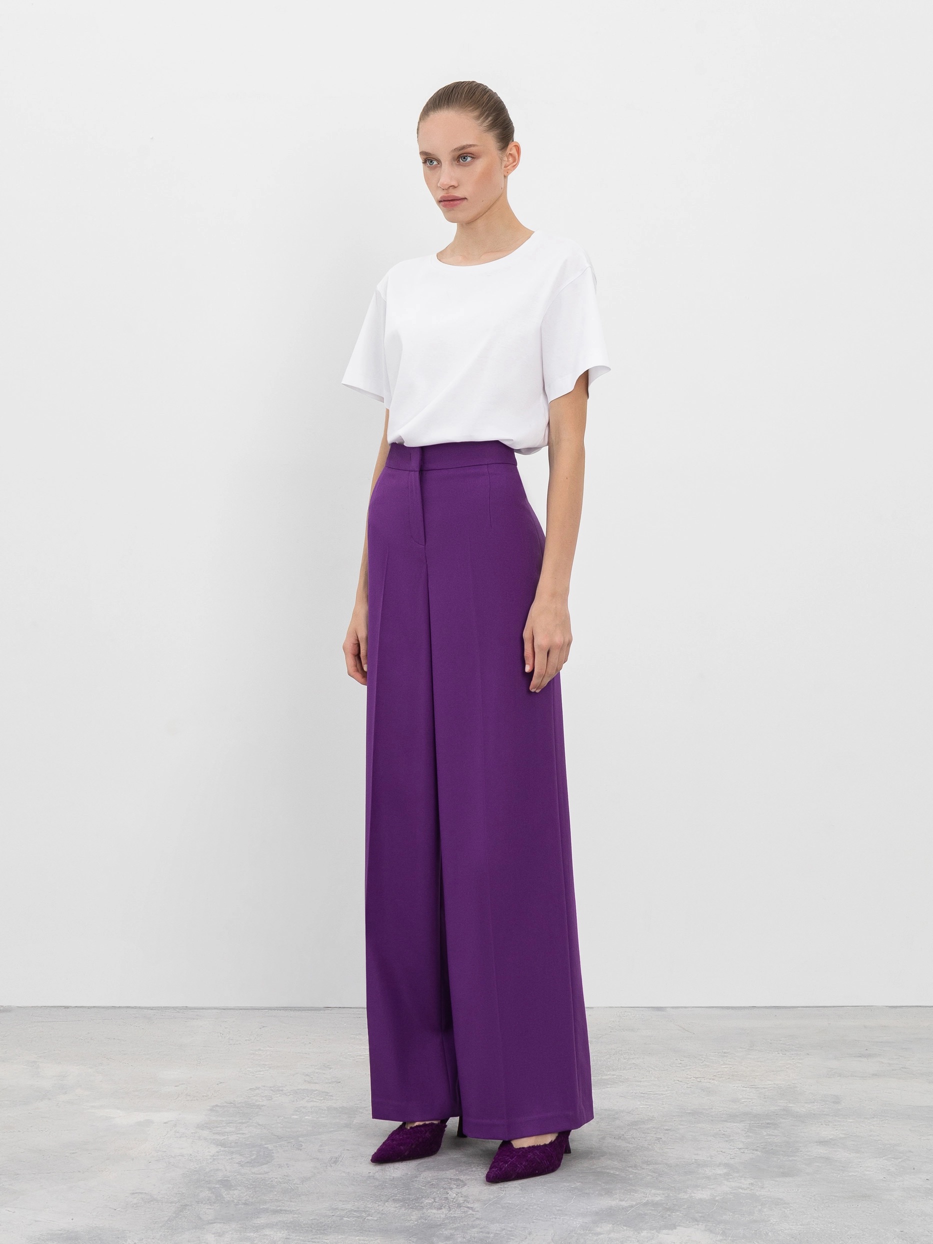 Широкие женские брюки со стрелками фиолетовые от byME 